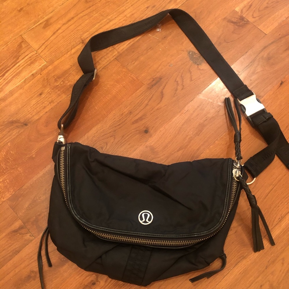 lululemon fanny pack bag